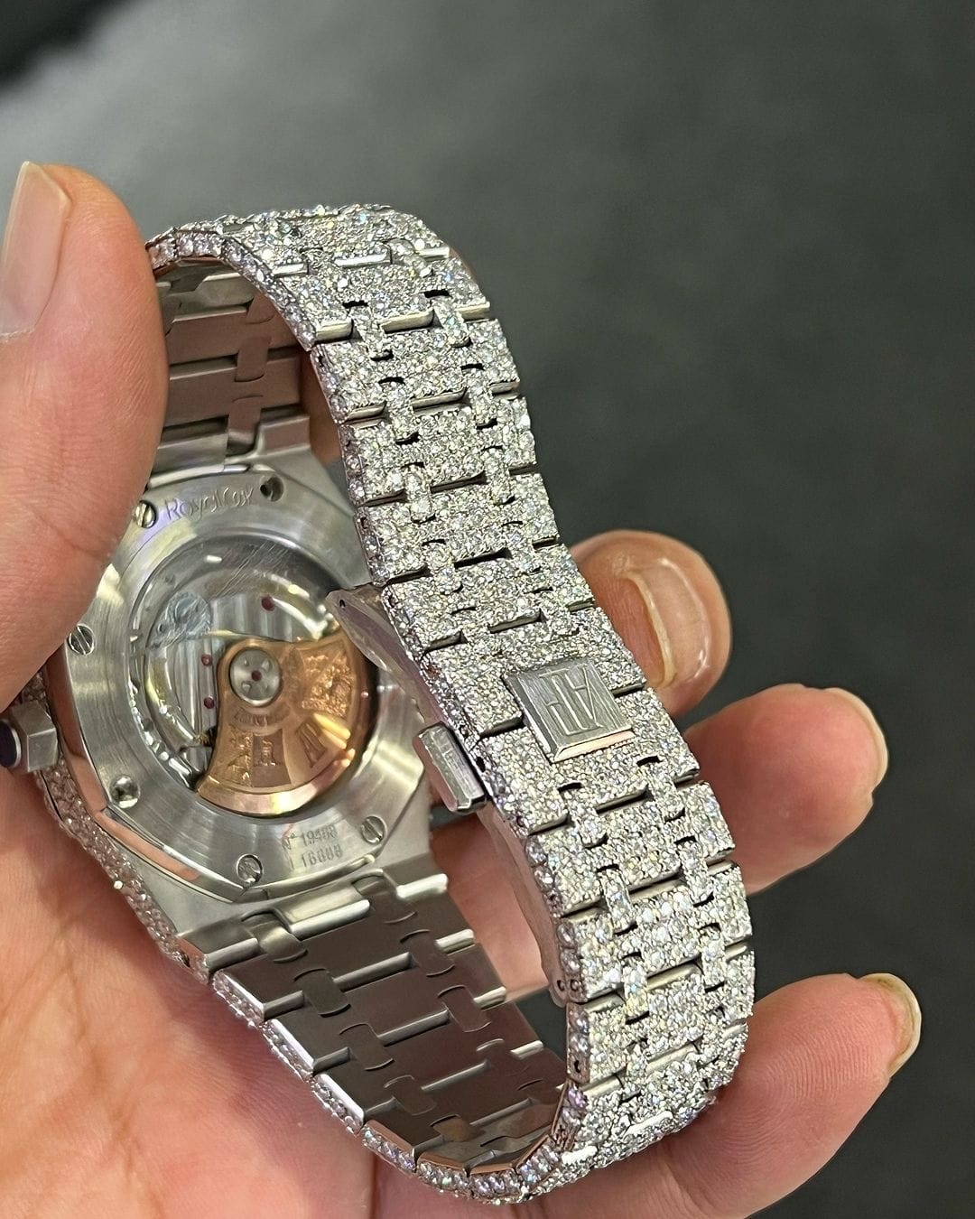 AUDEMARS PIGUET ROYALOAK BUSTDOWN W 197