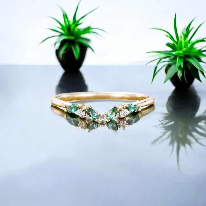 0.550ct Vintage Marquise cut Emerald wedding band