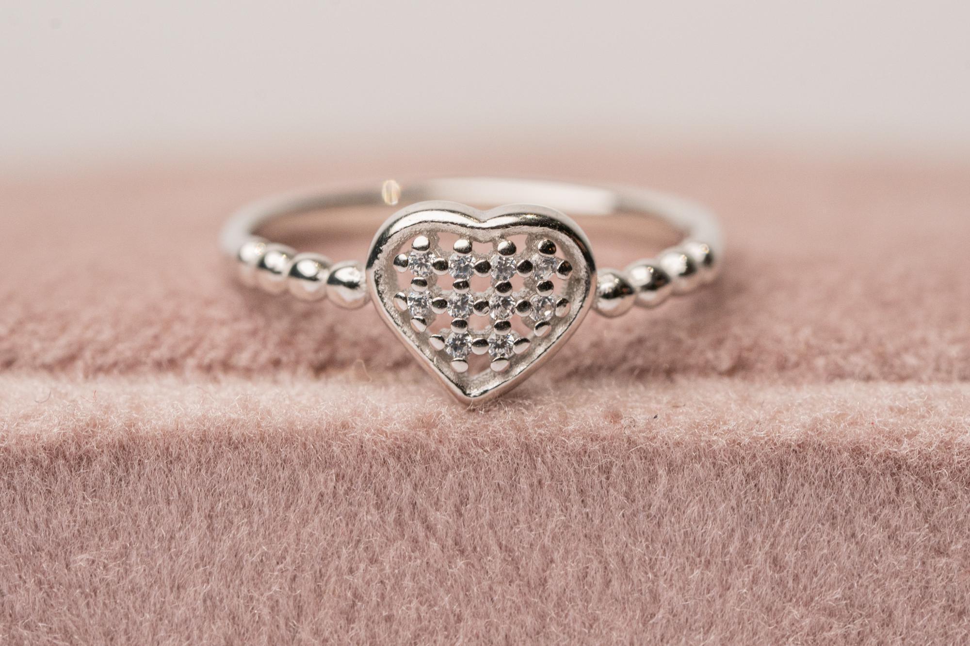 Minimalist Gold Heart Diamond Ring