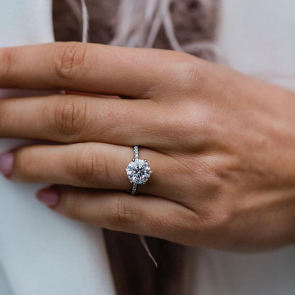 2.5ct Round cut moissanite ring